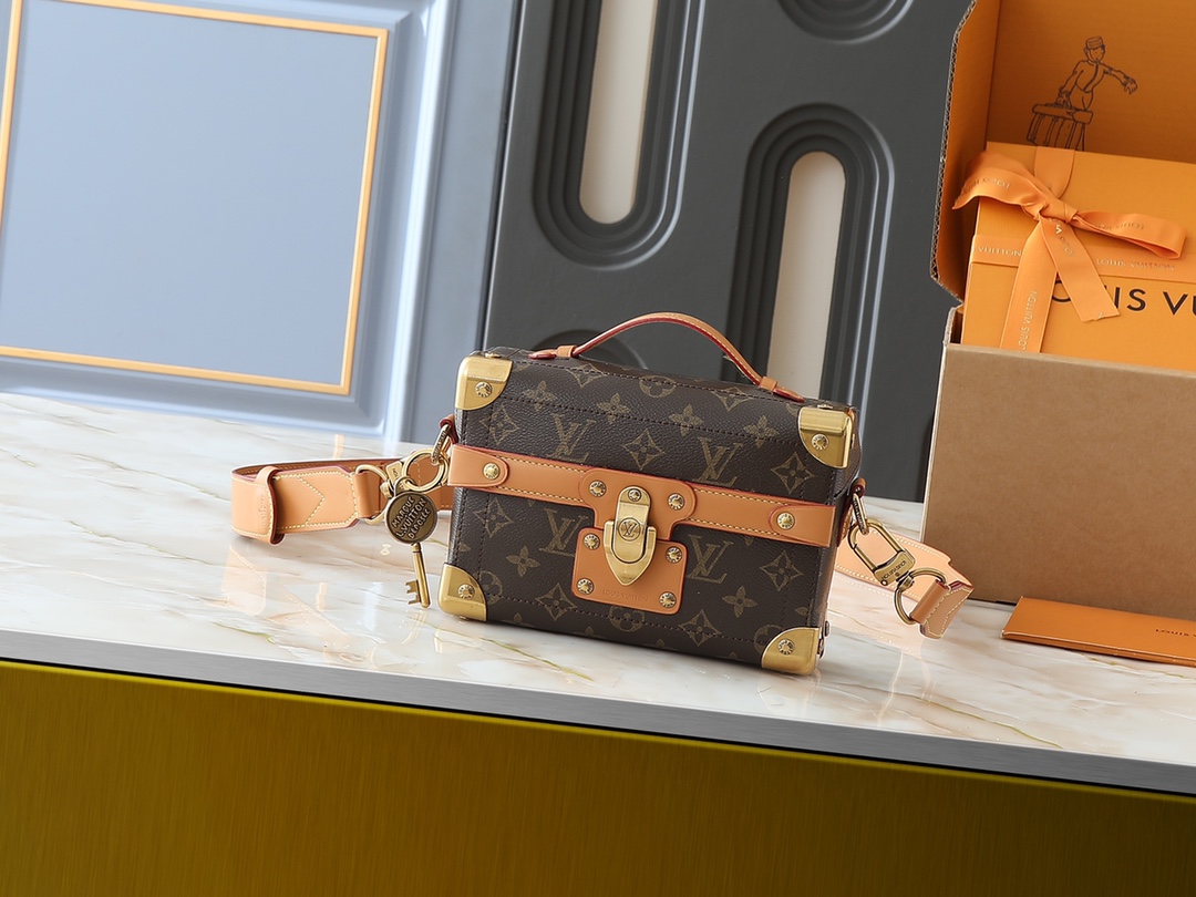 LV Classic Handbag Monogram Canvas Model M12935 Zip Closure Everyday Carry